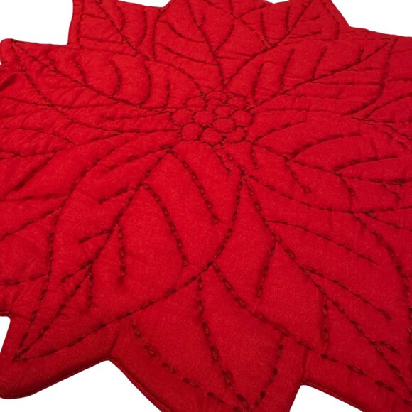 Set of 4 Christmas Placemats Red Poinsettia Flowers Quilted by Nicole Miller - Picture 4 of 8